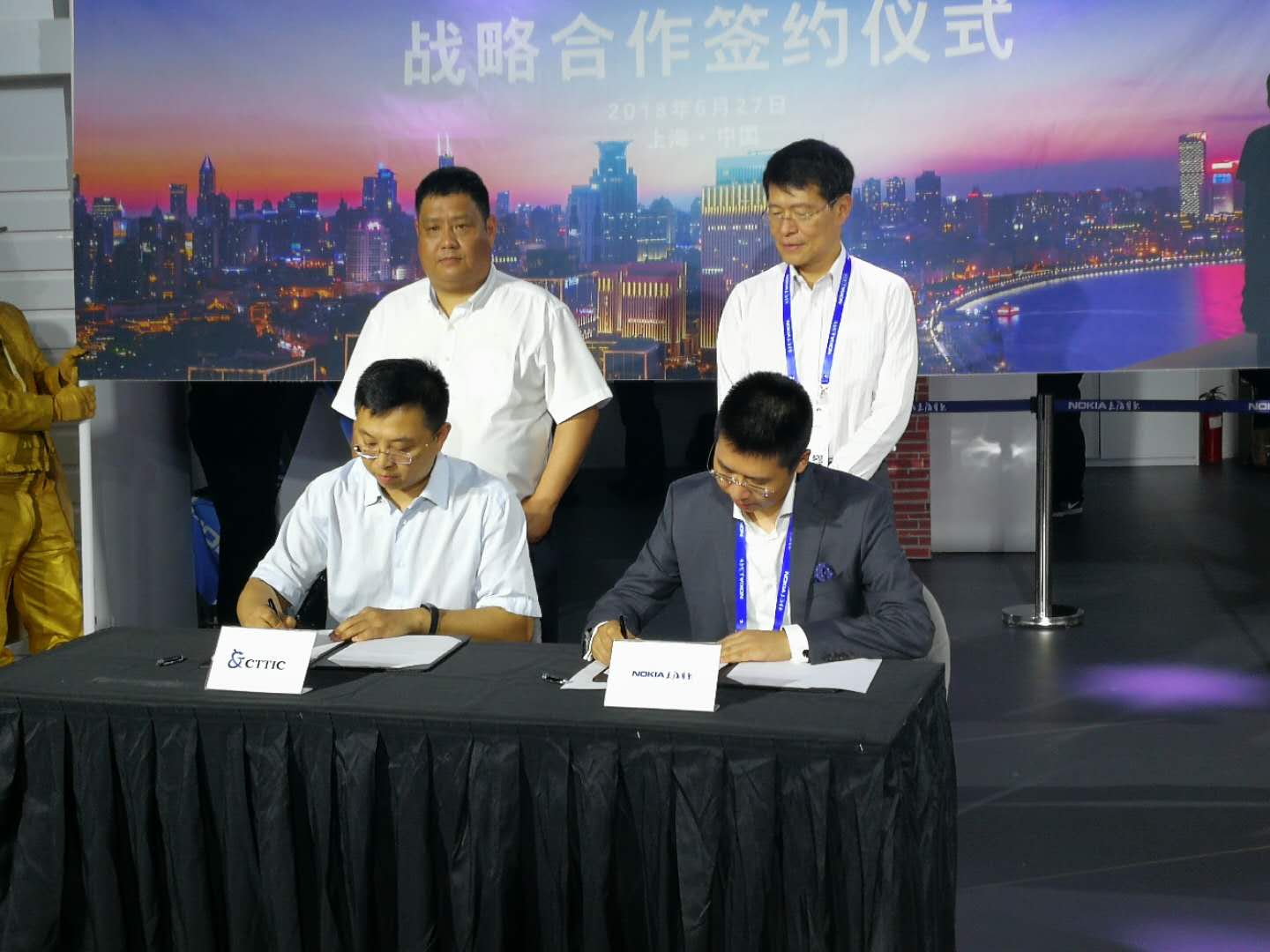 簽約儀式.jpg 簽約儀式.jpg